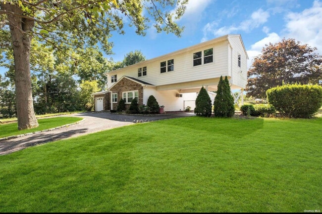 Photo - 370 Blue Point Rd