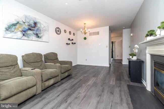 Photo - 483 Fort Hill Cir