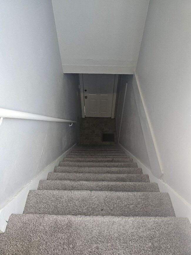 Building Photo - 2947 13th Ave Unit 2947 Apt 2