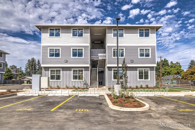 Photo - 2560 Hawthorne St