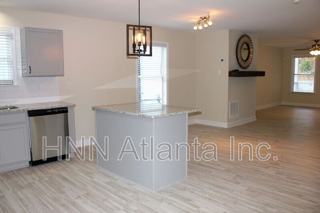 Photo - 1143 Smith St SW