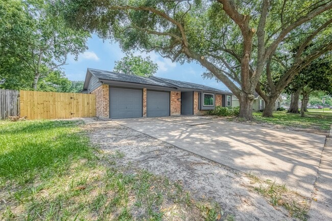 10935 Gulfdale Dr
