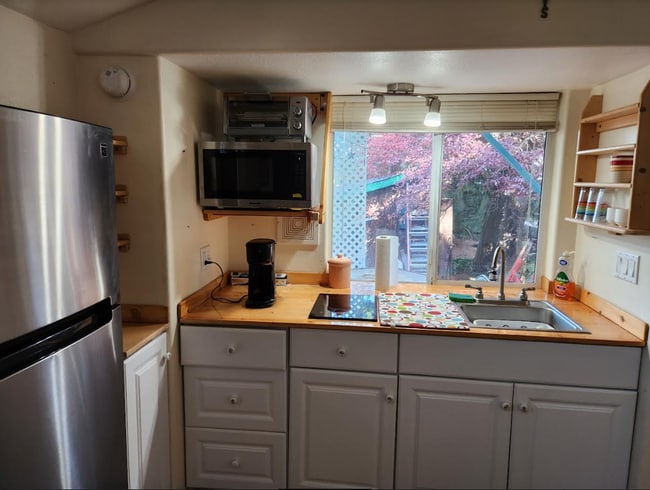 Building Photo - 370 S 5th St Rental