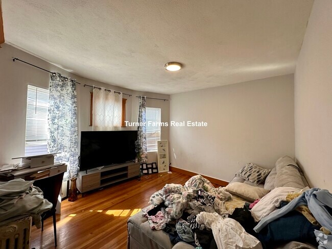 Building Photo - 18 Eastman St Unit 3 Rental