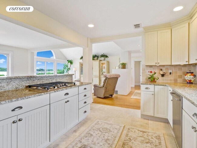 Photo - 46 Little Neck Rd