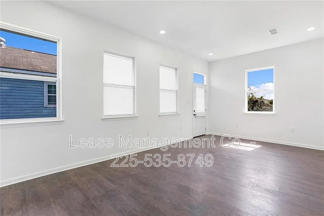 Photo - 8733 Olive St