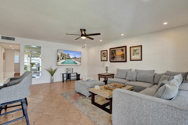 2866 NE 30th St Unit 4