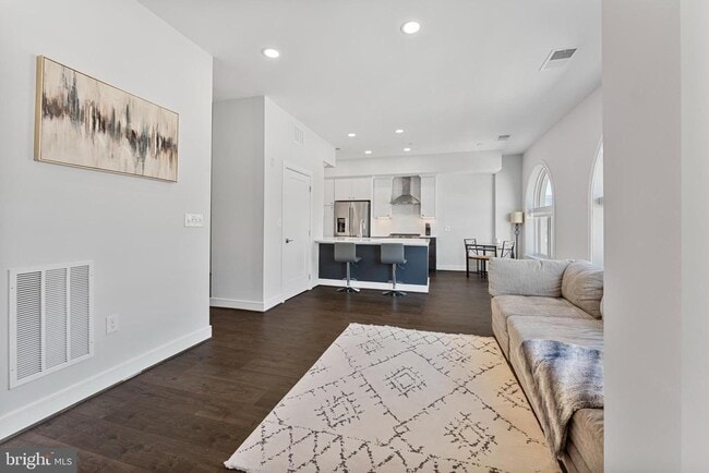 Photo - 635 Slaters Ln Unit 405