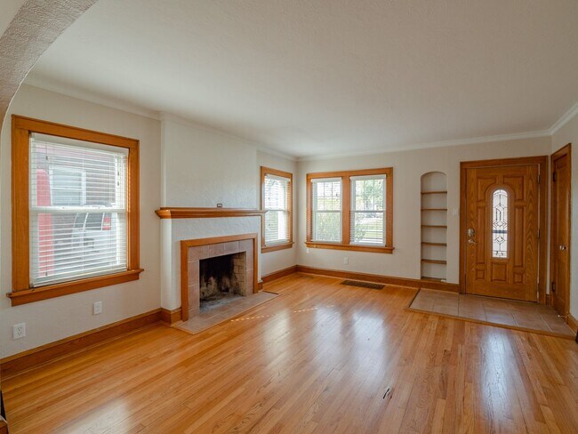 2745 2nd Ave SE