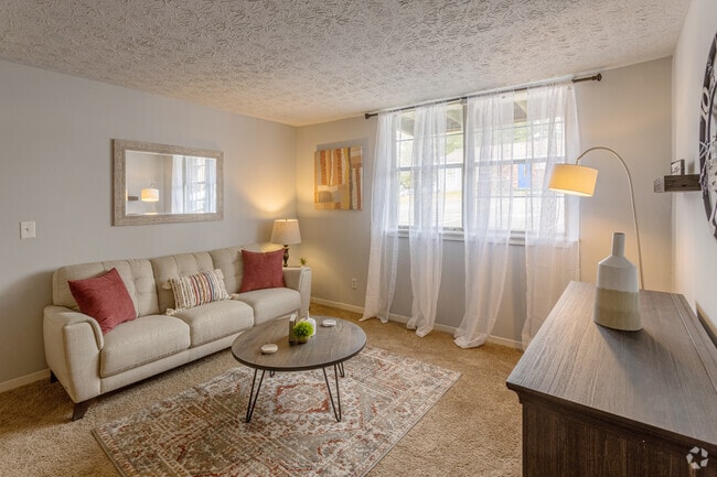 2BR, 1BA - 872 AF - Living Room