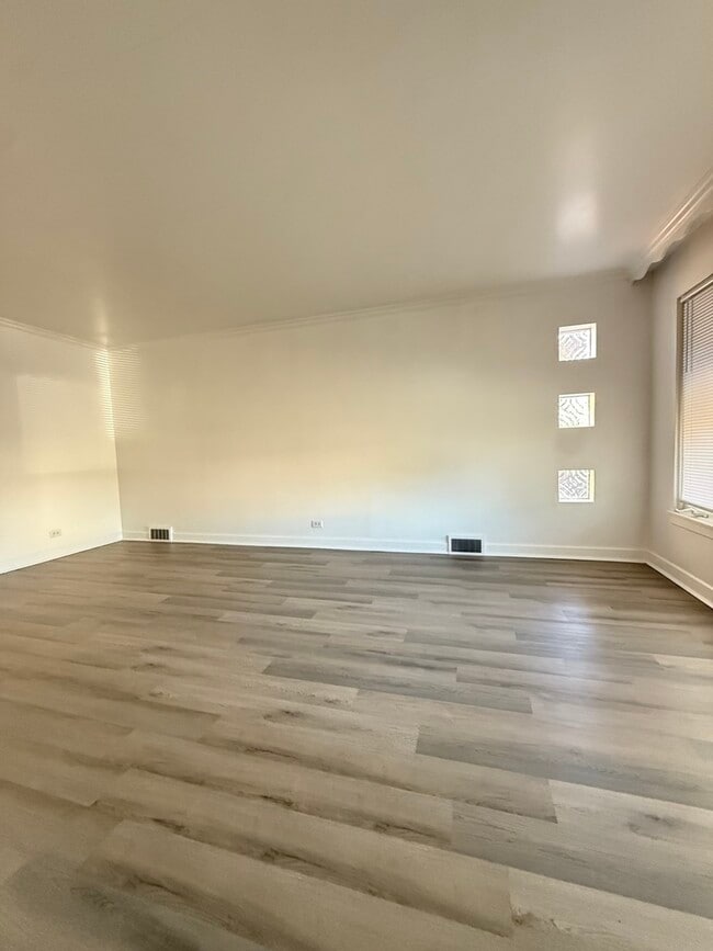 Photo - 8542 S Winchester Ave