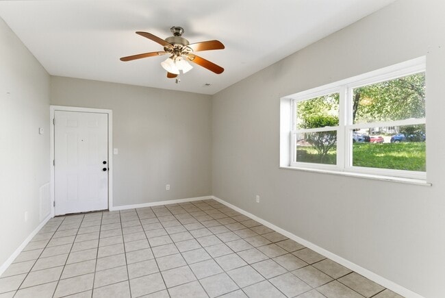 Photo - 3300-3374 Valley View Drive - 3334