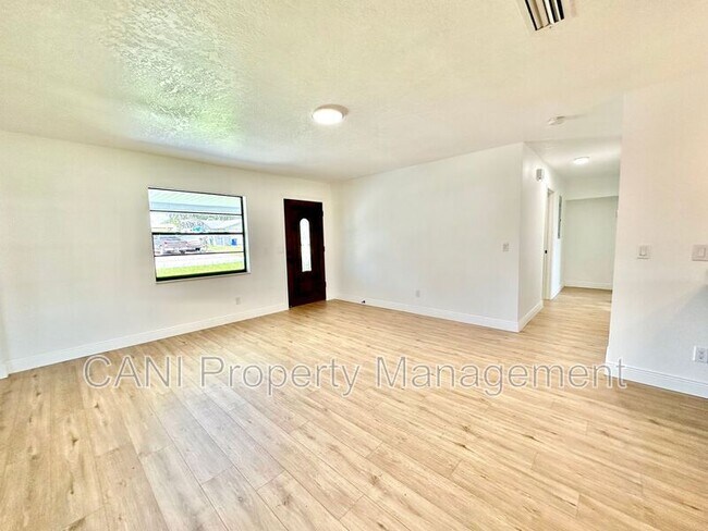 Photo - 2517 Royal Palm Dr