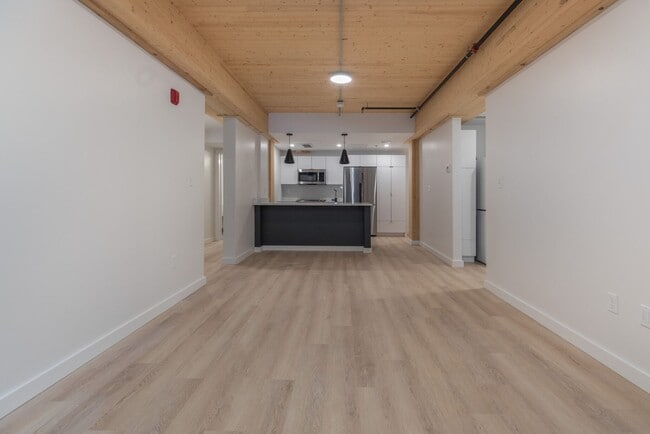 Building Photo - 13 E Lenox St