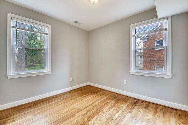 Photo - 8307 Roanoke Ave