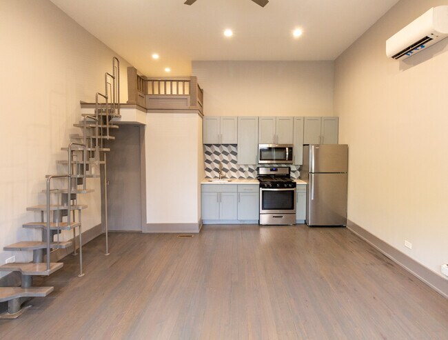 Photo - 2957 N Avers Ave