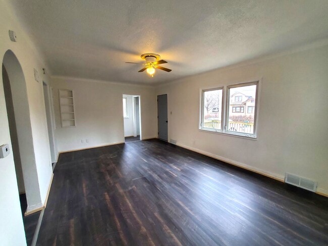 Photo - 306 Charles St