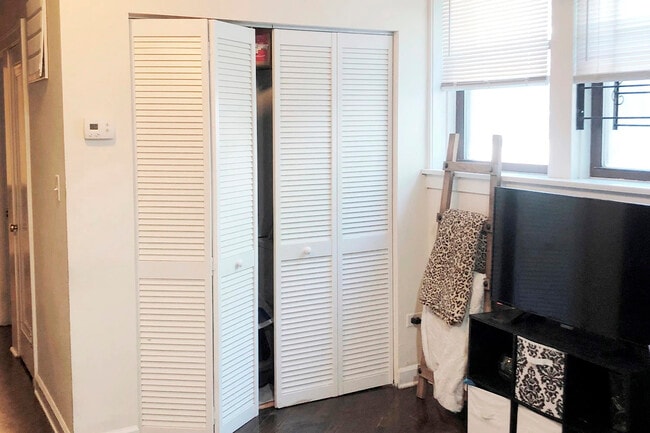 Photo - 3321 N Lakewood Ave Unit 3325-Garden