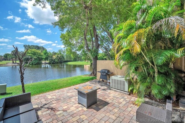 Photo - 740 E Coco Plum Cir