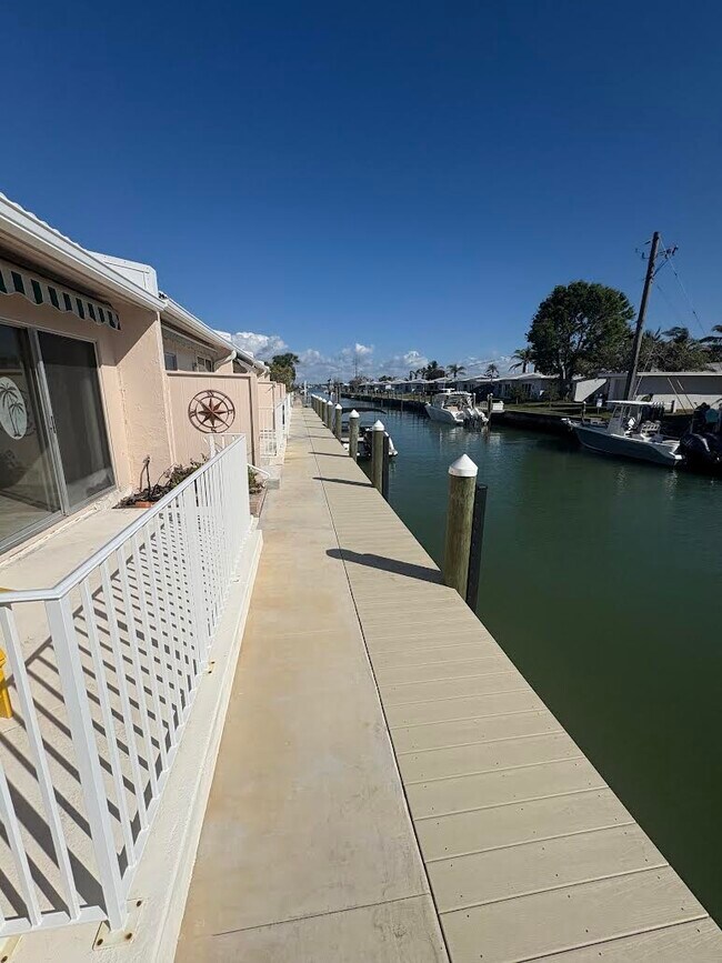 Photo - 907A Gibbs Rd Townhome