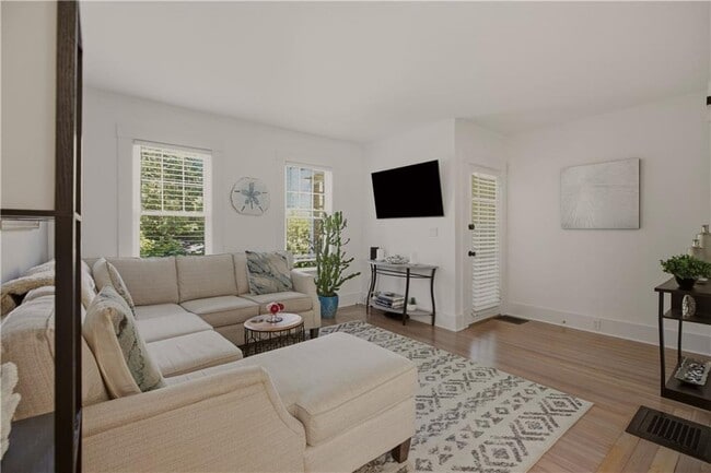Photo - 21 Pell St