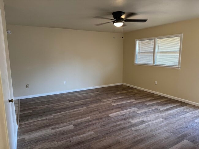 Photo - 2821 61st St