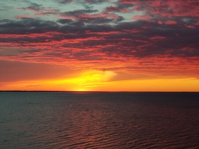 Photo - Stylish Condo in Waterfront Bayview Terrace – Updated Interiors, In-Unit Washer/Dryer, Access to ...