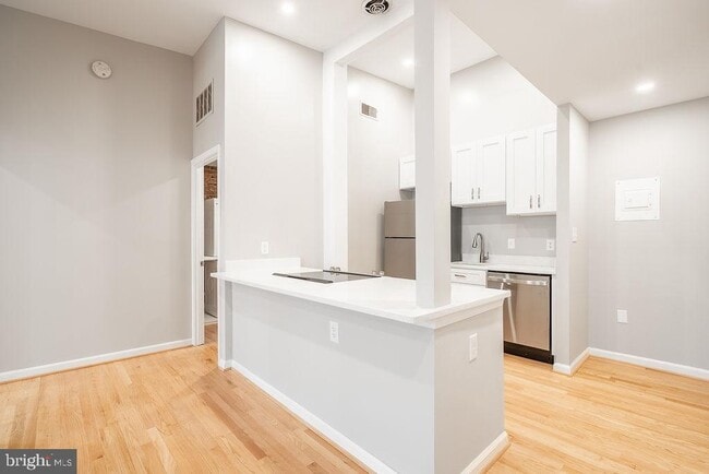 Building Photo - 3213 M St NW Unit 3