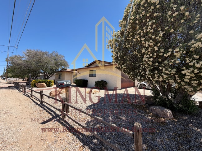 Photo - 3 Bedroom / 2 Bath Home with Courtyard Entry, Fireplace & Spacious Backyard