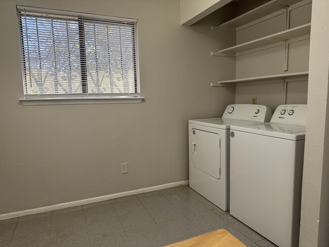 Photo - 114 Poppy St Unidad 2