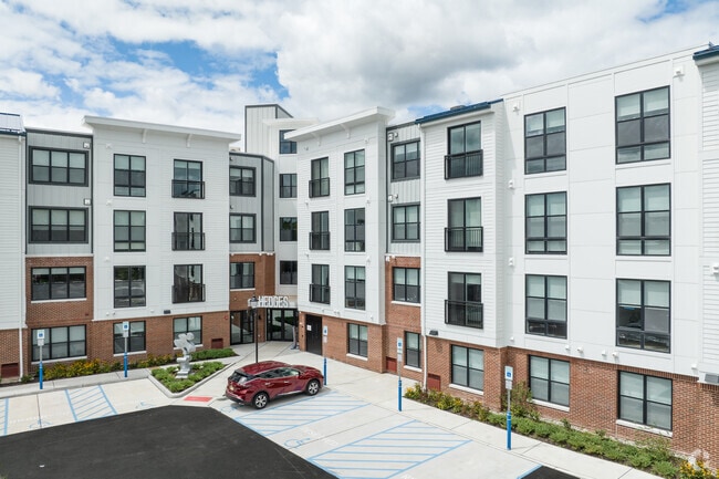 Building Photo - Hedges at Hawthorne Rental