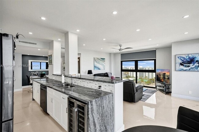 Photo - 3031 N Ocean Blvd Unidad 1906