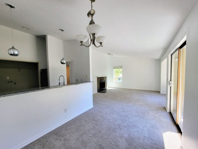 Photo - Newly updated condo in Sunn Fjord, close to everything! Unidad E301