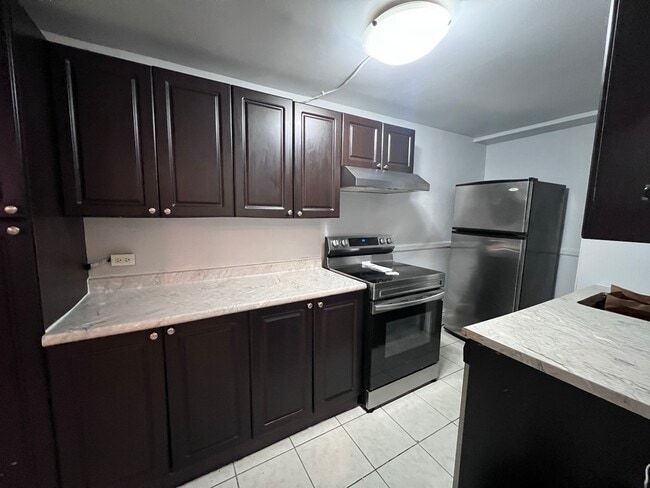 Building Photo - 959 Main St E Unit 1 - 2Br1Wr