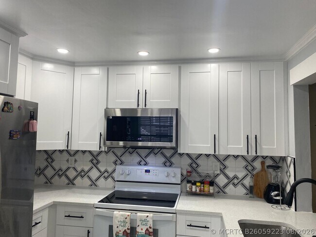 Building Photo - 448 NE 210th Cir Terrace Unit 102-6B