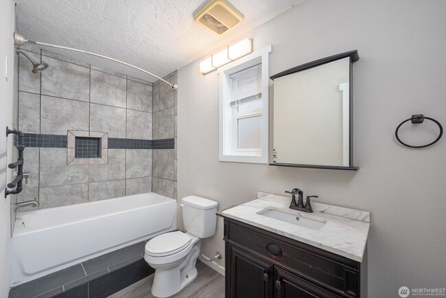 Photo - 2 bed 1 bath, kitchen & laundry ADU unit f... Unit Shop House