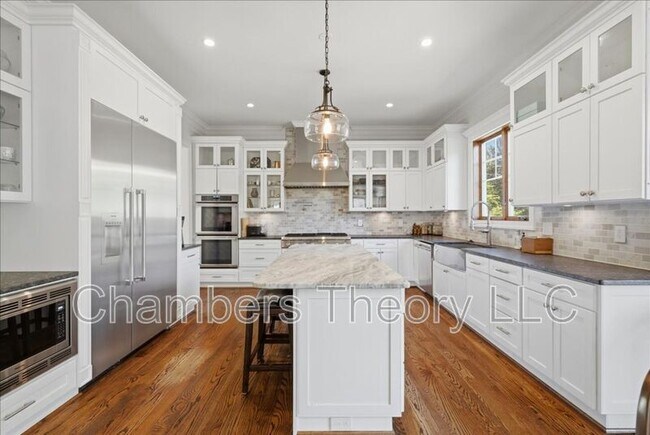 Photo - 7010 Girard St