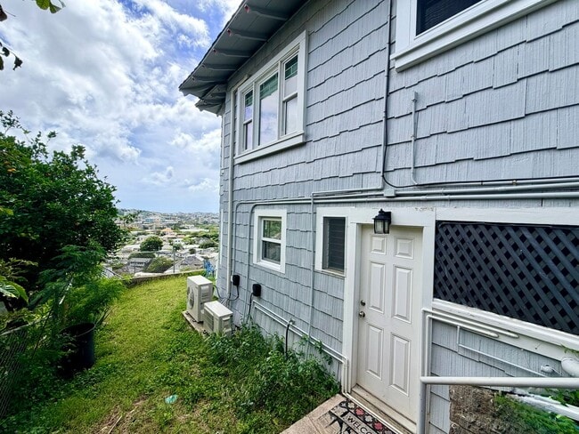 Photo - Remodeled studio residence with a panoramic view (Lower Manoa)
