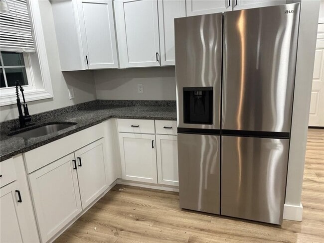 Photo - 697 Manton Ave