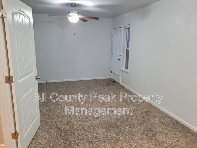 Photo - 322 W 18th St