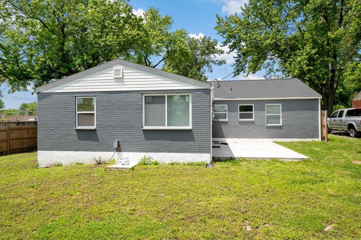 Photo - 8502 Dianthus Ln (Jennings, MO)