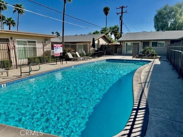 Building Photo - 685 E Vista Chino Unit A
