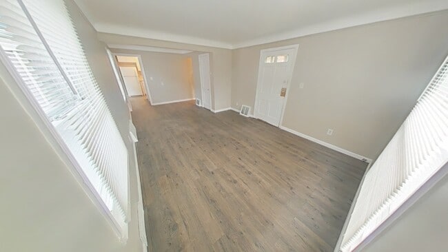 Photo - 22006 Saxony Ave