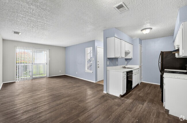 2BR, 2BA - 770SF