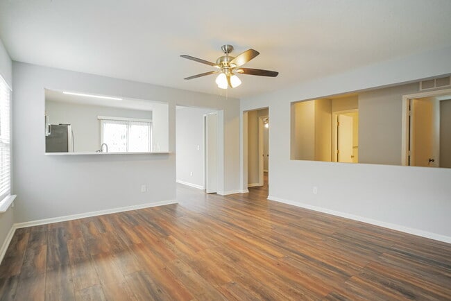 Photo - 192 Brookfall Dr