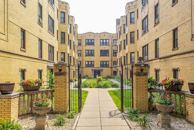 Photo - 3819.5 N Greenview Ave Condo Unit W3