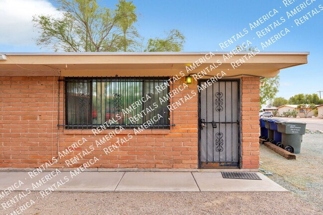 Building Photo - 803 E Holaway Dr Rental