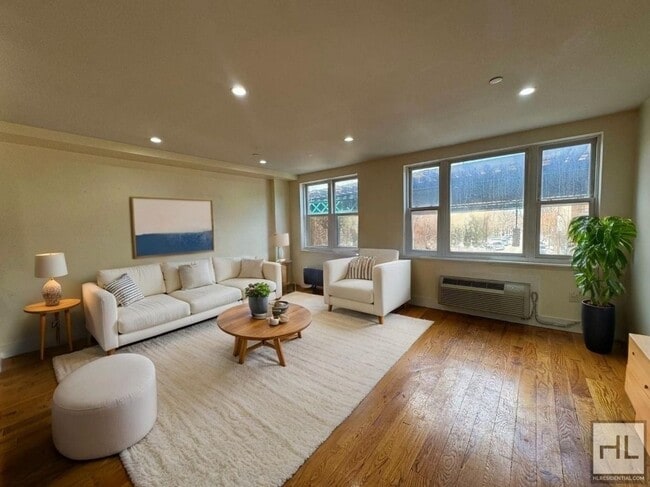 Building Photo - BROADWAY Unit 2F