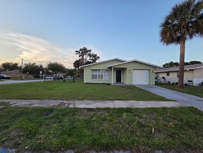 Building Photo - 400 Count St