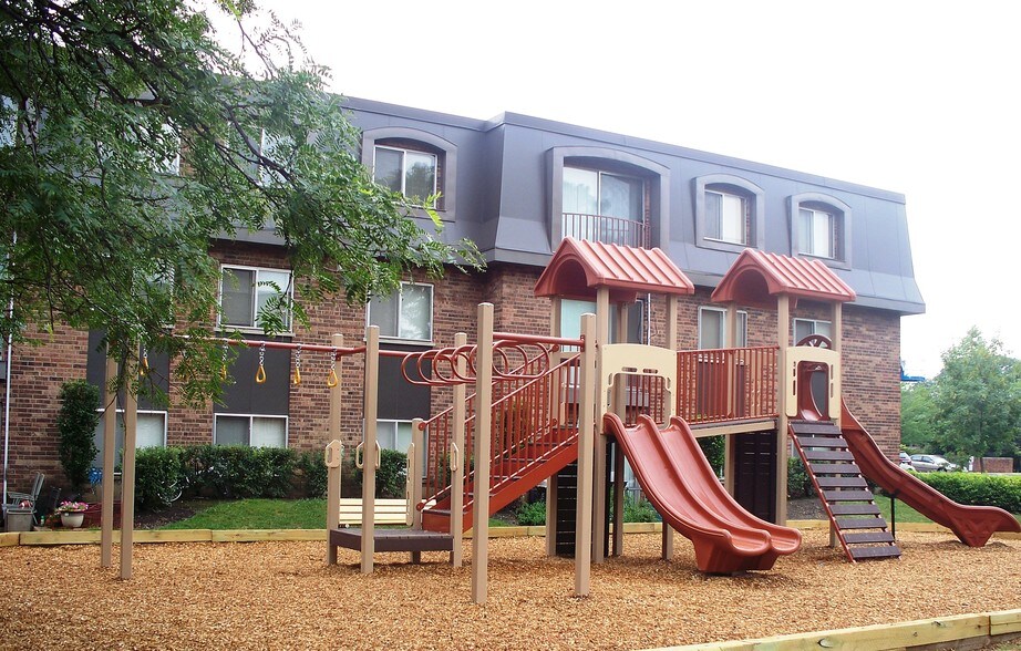 Huntington Square Apartments For Rent in Mount Prospect, IL